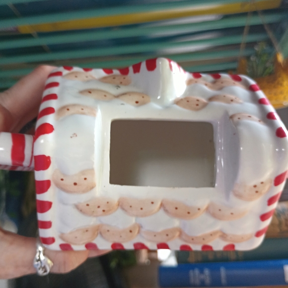 Vintage International Gingerbread House Tea Pot - Picture 8 of 15